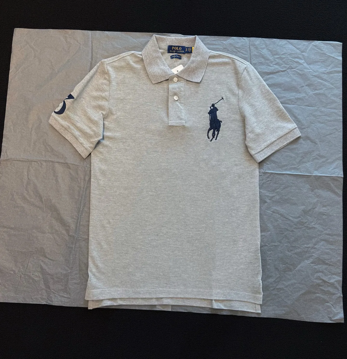 P160 Style number: RL04 (four colors) Ralph Lauren/Ralph Lauren basic Malaysian embroidery logo Big Pony Polo shirt T-shirt short-sleeved original fabric 100% piqué cotton, imported embroidery logo on the chest, "3" patch logo on the cuffs, custom threaded collar, Malaysian embroidery, the highest version, suitable for business and leisure daily use! 🌘Two-button placket, laser logo pearlescent resin buttons, cuffs and hem using double-thread sewing technology, different currency versions, full set of original three-label accessories!   Size chart: S M L XL XXL Color #Navy Black Gray White